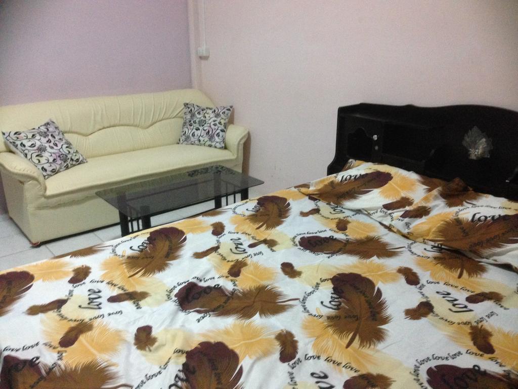 Artem'S Guesthouse Джомтьєн-Біч Номер фото