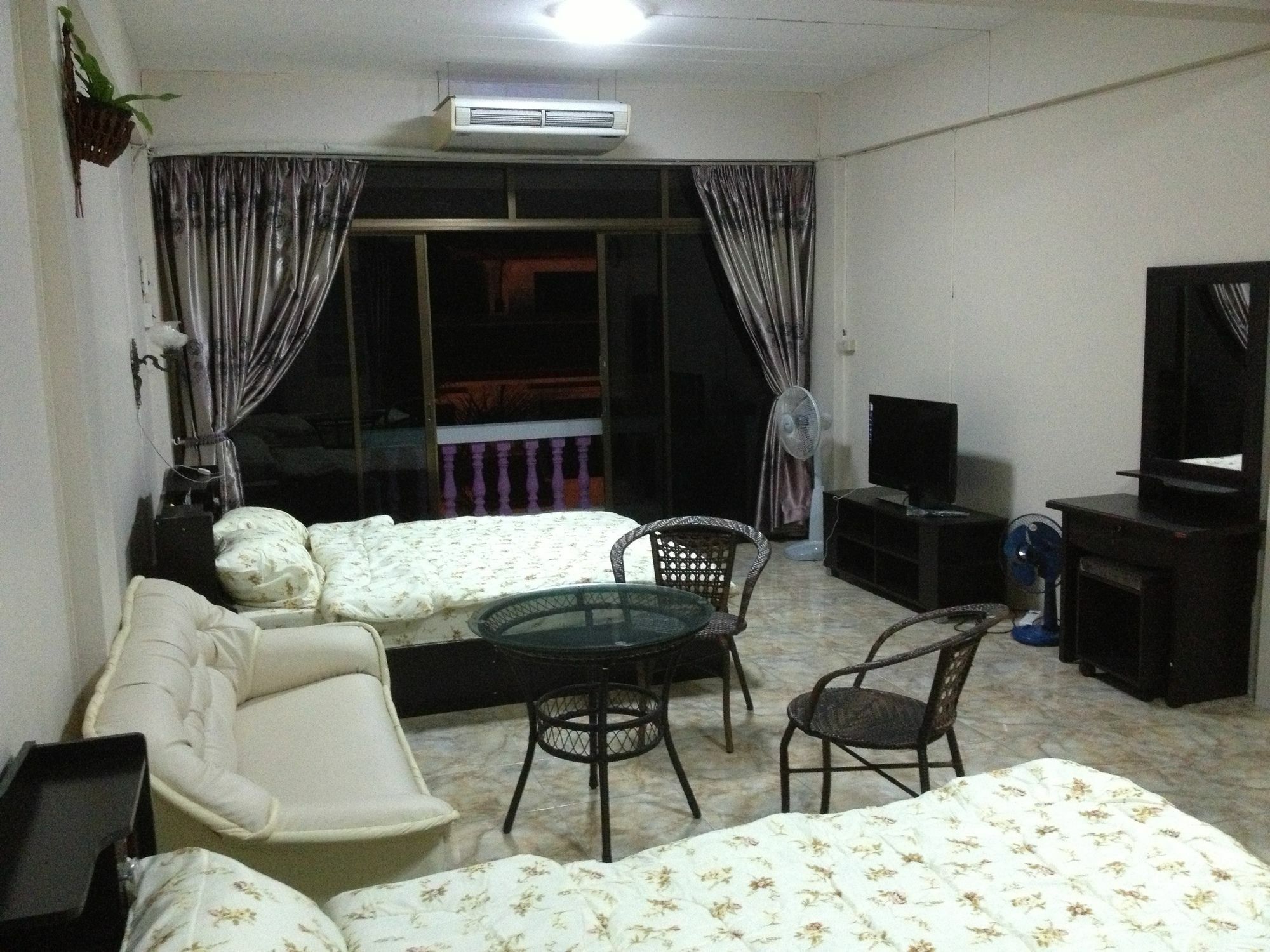 Artem'S Guesthouse Джомтьєн-Біч Екстер'єр фото